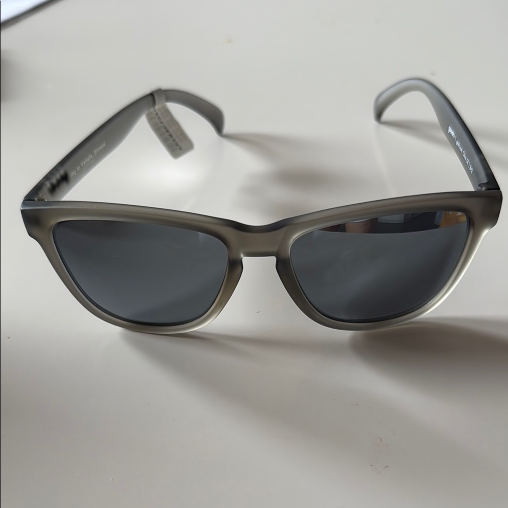 Goodr grey sunglasses unisex